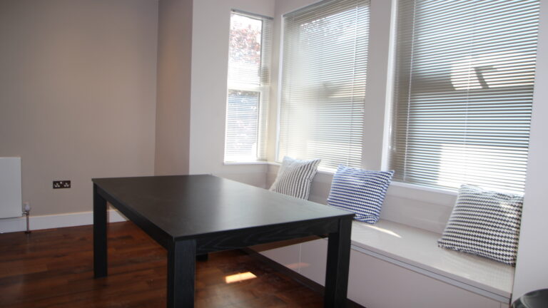 30A-Hanger-Lane-Ealing-London-Dining-area.jpg