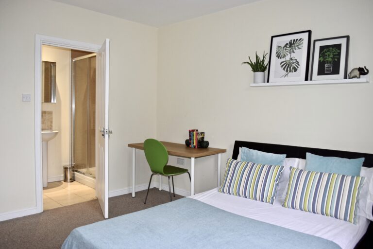 Allen-Street-Town-Centre-Maidstone-Bedroom-2-ensuite.jpeg