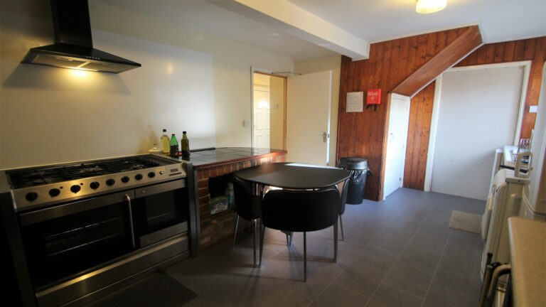 Australia-Avenue-Maidenhead-Maidenhead-Kitchen-1-1.jpg