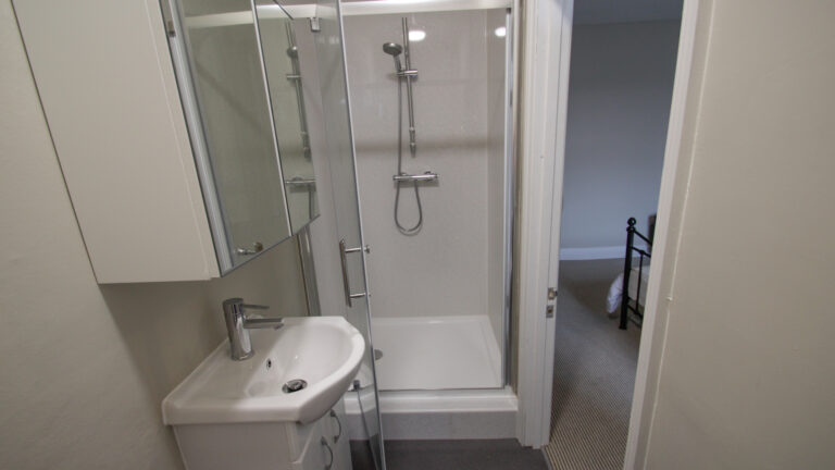 Common-View-Rusthall-Tunbridge-Wells-Room-5-Ensuite-2.jpg