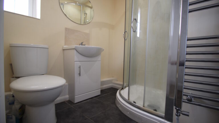 Downs-View-Town-Centre-Maidstone-Bedroom-4-ensuite-4.1.jpg