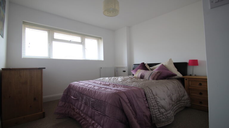 Downs-View-Town-Centre-Maidstone-Bedroom-4.1.jpg
