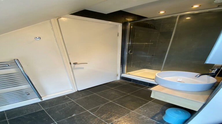 GUNNERSBURY-AVE-ACTON-LONDON-ENSUITE-ROOM-6.4.jpg