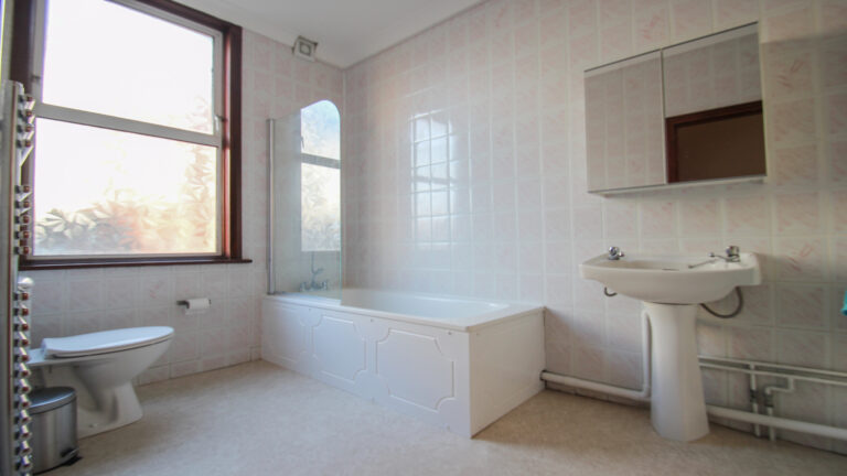 Grosvenor-Road-Town-Centre-Tunbridge-Wells-Bathroom-2.jpg