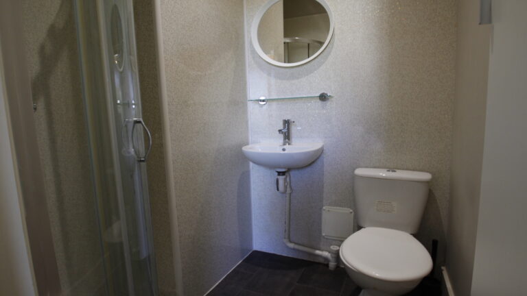 Grosvenor-Road-Town-Centre-Tunbridge-Wells-Room2-Ensuite-1.jpg