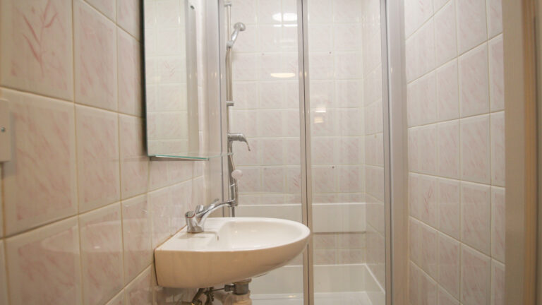 Grosvenor-Road-Town-Centre-Tunbridge-Wells-shower-room1-2.jpg