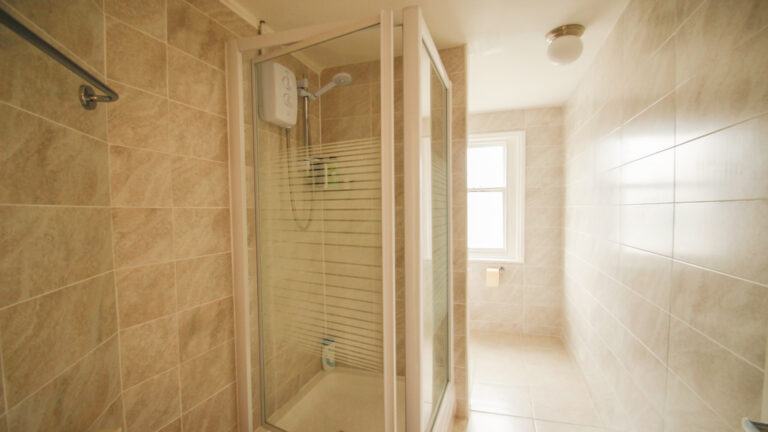 Grosvenor-Road-Town-Centre-Tunbridge-Wells-upper-bathroom-2.jpg