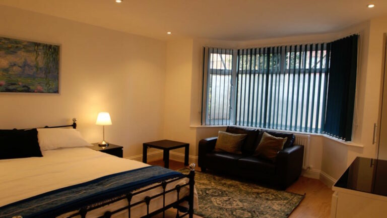 Gunnersbury-Lane-Acton-London-Room-1.1.jpg