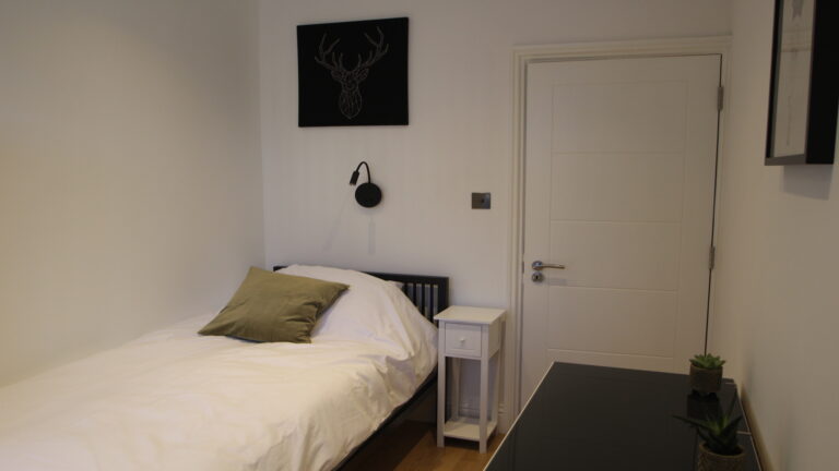 Gunnersbury-Lane-Acton-London-Room-4.jpg