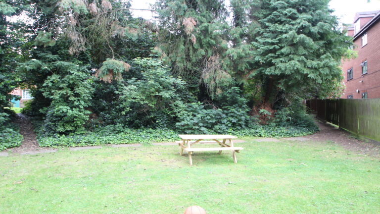 Kings-Court-Ealing-London-Garden-4.jpg