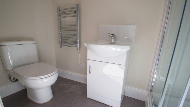 London-Road-Southborough-Tunbridge-Wells-Room-4-Ensuite1.1.jpg