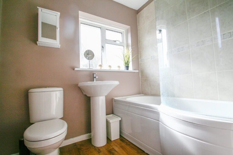Ramslye-Road-Ramslye-Tunbridge-Wells-bathroom1.2-4.jpg