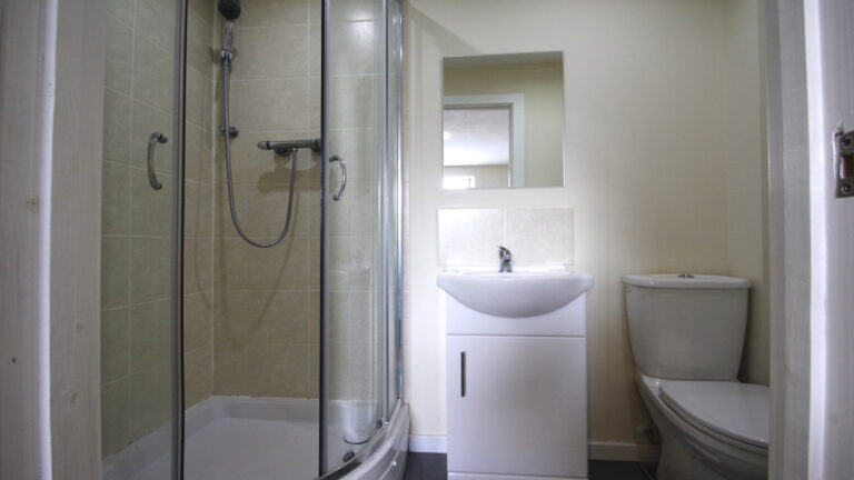 Sidney-Close-Showfields-Tunbridge-Wells-Room-2-Ensuite.jpg