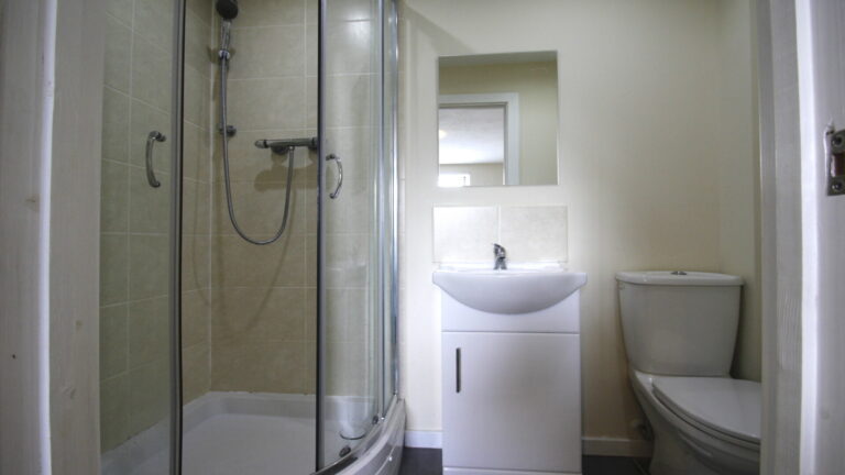 Sidney-Close-Showfields-Tunbridge-Wells-Room-6-Ensuite.jpg