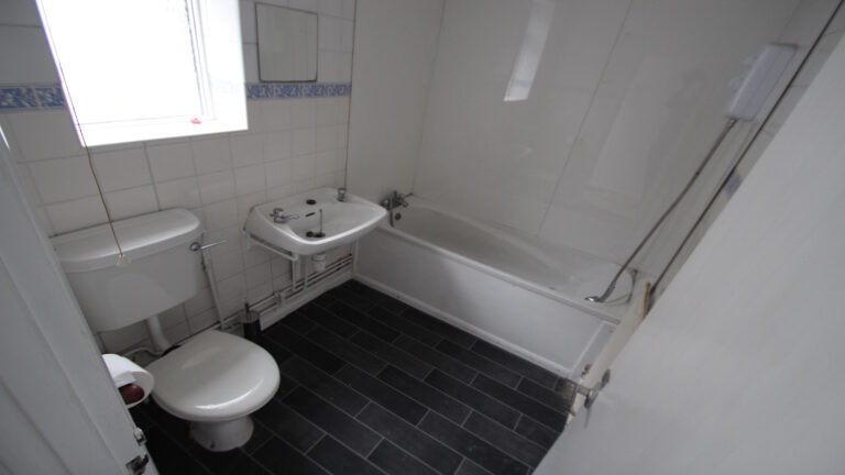 Totteridge-Road-High-Wycombe-High-Wycombe-Bathroom-1-1.jpg