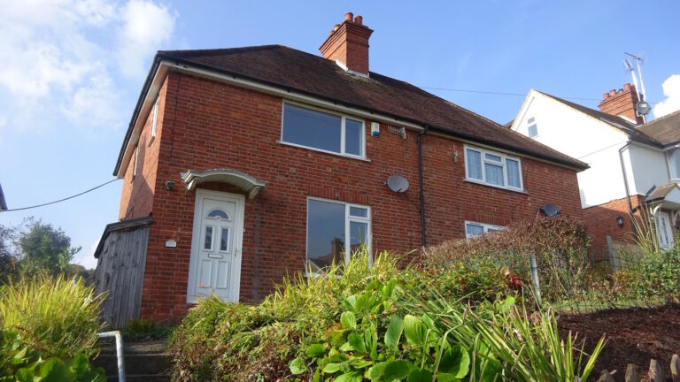 Totteridge-Road-High-Wycombe-High-Wycombe-Front-garden-1-2.jpg
