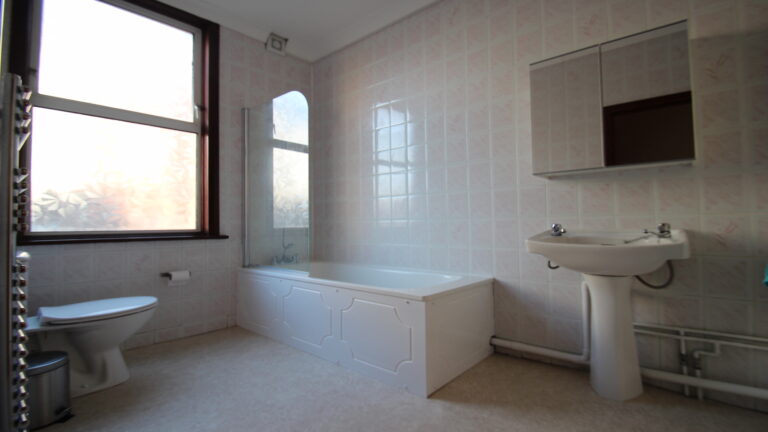 TunbridgeWellsStJohn_sCulverdenDown-Bathroom.jpg