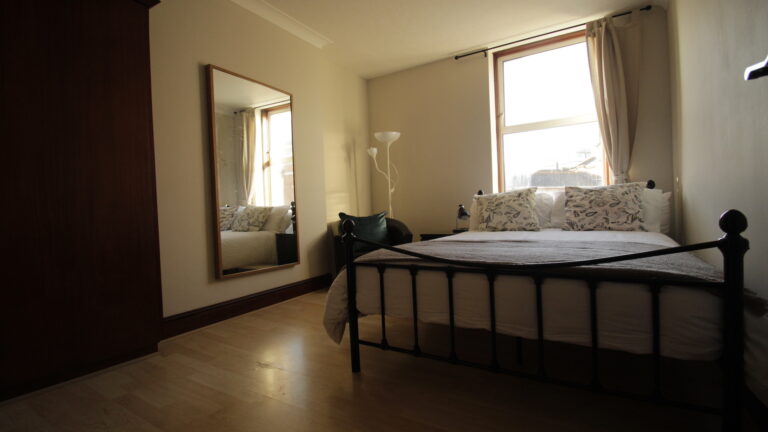TunbridgeWellsStJohn_sCulverdenDown-Bedroom2.jpg