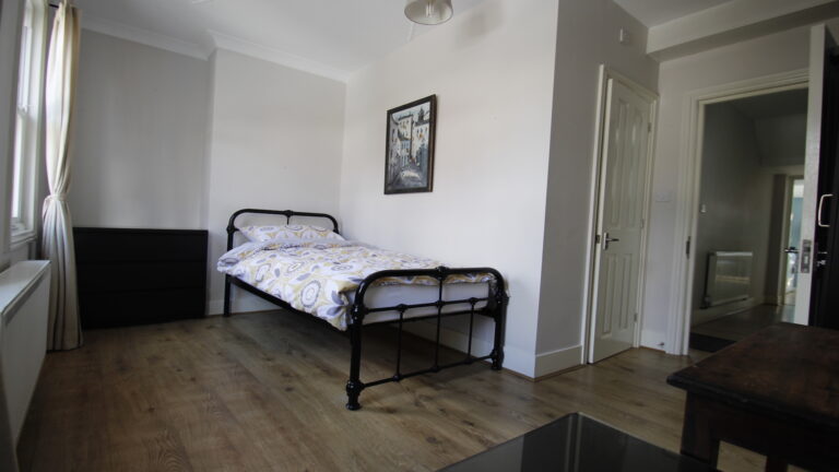 TunbridgeWellsStJohn_sCulverdenDown-Bedroom3.1-1.jpg