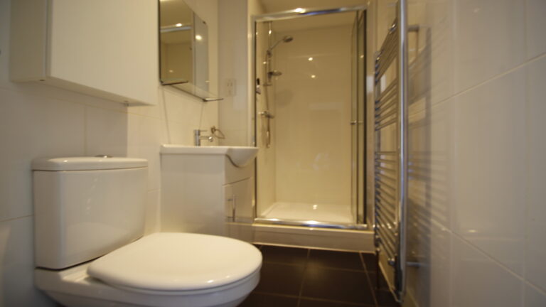 TunbridgeWellsStJohn_sCulverdenDown-Bedroom3.3ensuite.jpg