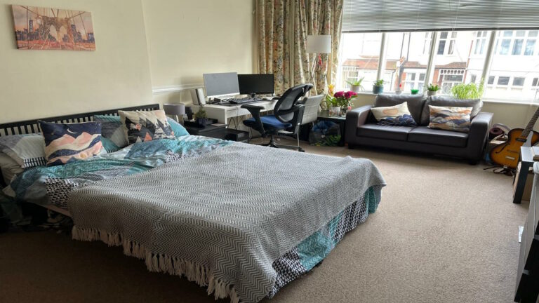 Wolverton-Gardens-Ealing-Common-London-Room-3.1.jpg