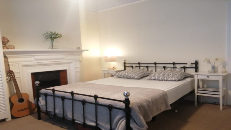 Wolverton-Gardens-Ealing-Common-London-Room-4.jpg