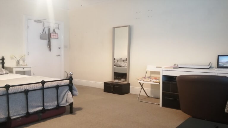 Wolverton-Gardens-Ealing-Common-London-Room-4.3.jpg