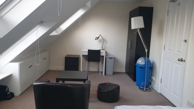 Wolverton-Gardens-Ealing-Common-London-Room-7.1-3.jpg