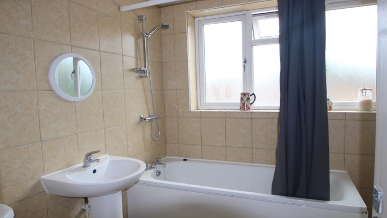 York-Road-Acton-London-Bathroom.jpg