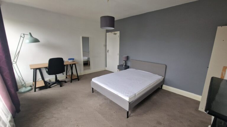 Room 6 - 4